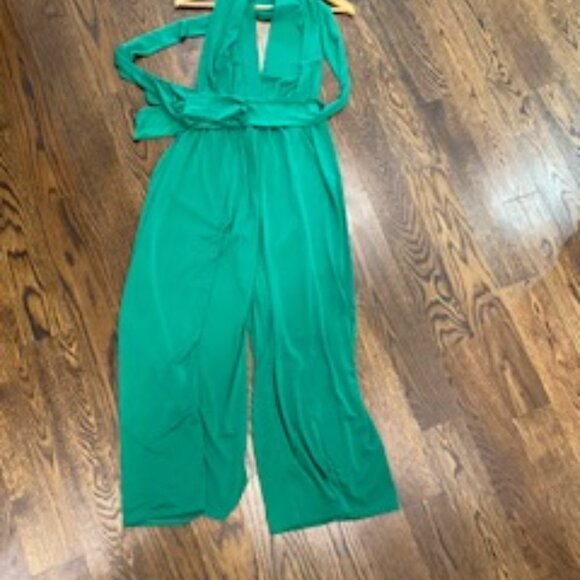 Clearout-Super flattering romper sz S-M - Picture 2 of 8